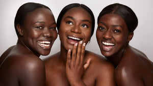 Melanin Moments: Waarom beauty-opleidingen de melanine-rijke huid nog steeds overslaan en wat dat betekent